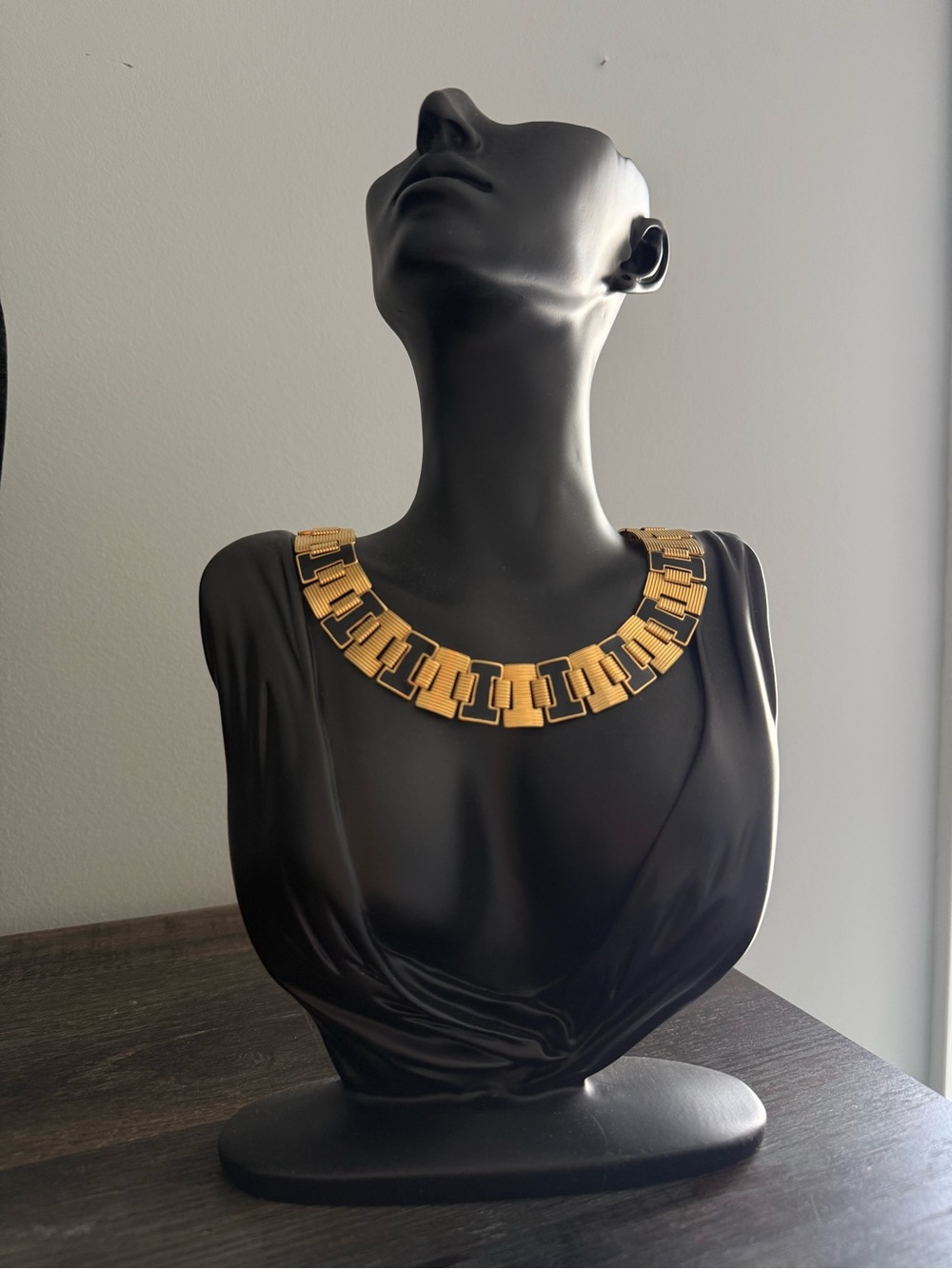 Vintage Monet Cleopatra Choker statement Black Enamel Gold Tone -18” Long EUC - Picture 7 of 7